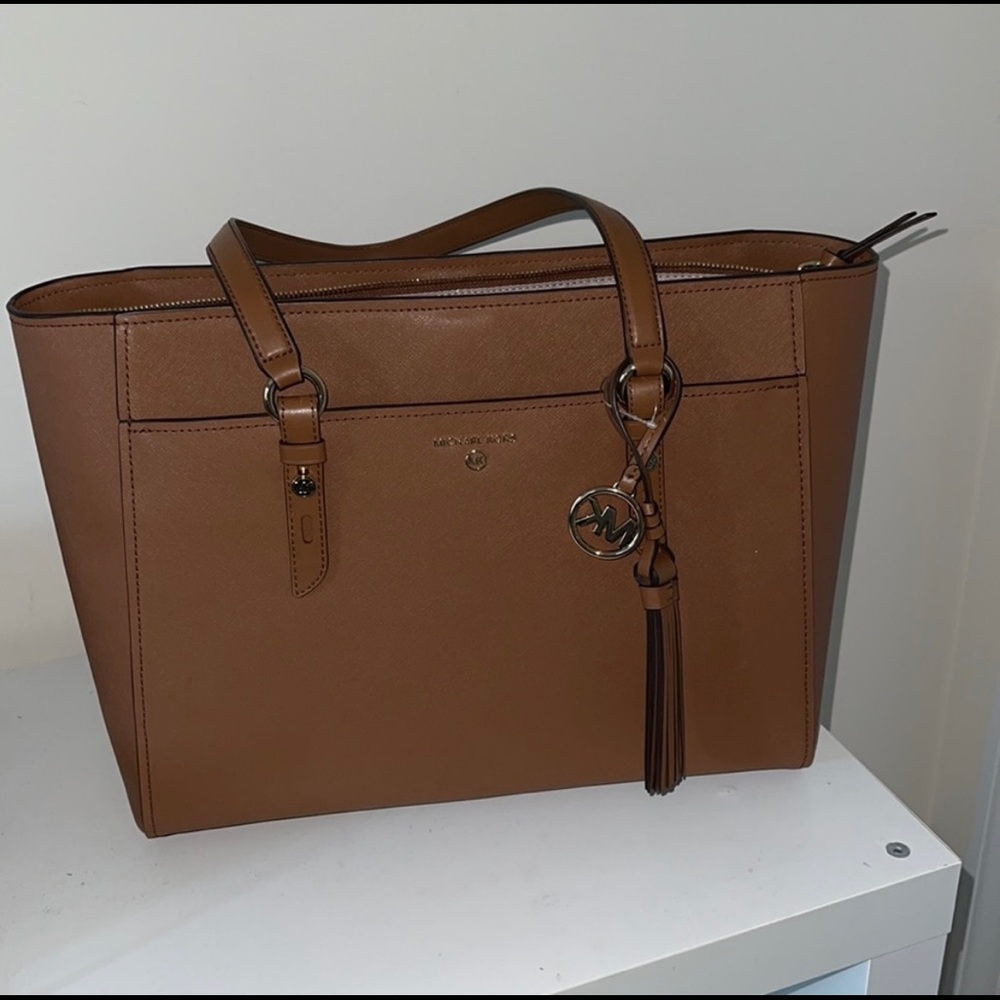 Michael Kors Sullivan Large Multifunction Leather Tote
